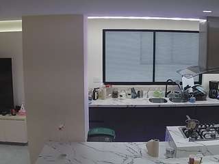 该模特正在直播。 voyeurcam-casa-salsa-kitchen