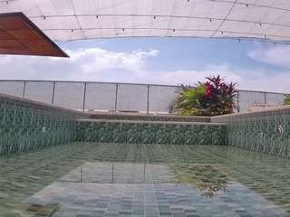 voyeurcam-casa-salsa-pool-1