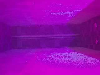 voyeurcam-casa-salsa-pool-1 webcam model