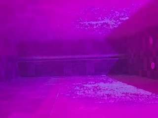 このモデルは現在ライブ中です。 voyeurcam-casa-salsa-pool-1