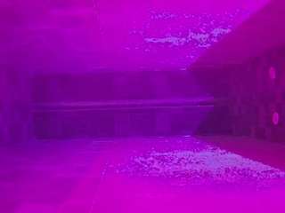 Questo modello è in diretta ora. voyeurcam-casa-salsa-pool-1