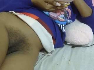 Cuteavrl live webcam show