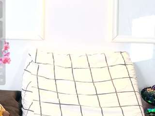zorra-violeta, female webcam model,  years old, on live webcam