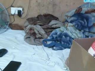 magnetic-queen, female webcam model,  years old, on live webcam