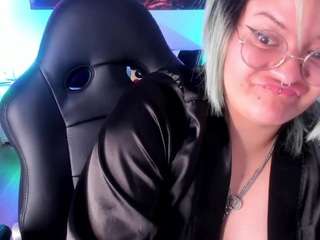 lucky-leah Live Webcam on CamSoda