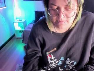 lucky-leah Live Webcam on CamSoda