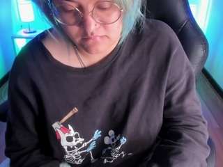 lucky-leah's CamSoda show and profile