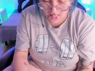 lucky-leah Live Webcam on CamSoda