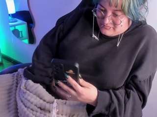 lucky-leah live cam profile