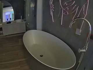 camsoda voyeurcam-casa-salsa-bathtub-pov