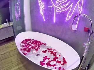 Camillamoon camsoda voyeurcam-casa-salsa-bathtub-pov