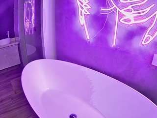 Nextdoornikki camsoda voyeurcam-casa-salsa-bathtub-pov