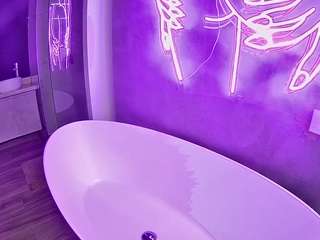 camsoda voyeurcam-casa-salsa-bathtub-pov