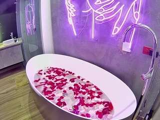 camsoda voyeurcam-casa-salsa-bathtub-pov