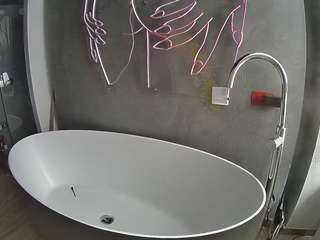 Cams Toy camsoda voyeurcam-casa-salsa-bathtub-pov