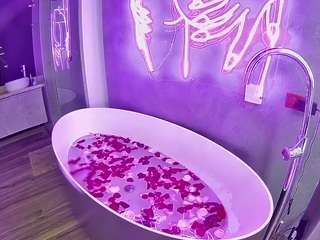 Vronni Darko camsoda voyeurcam-casa-salsa-bathtub-pov