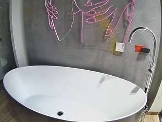 Libcam camsoda voyeurcam-casa-salsa-bathtub-pov