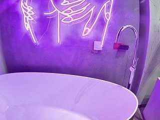 Alix Lynx Pov camsoda voyeurcam-casa-salsa-bathtub-pov