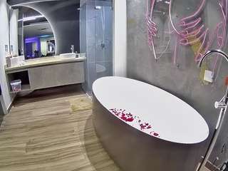 Bongo Bat camsoda voyeurcam-casa-salsa-bathtub-pov