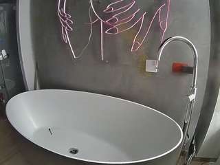 Bambiisforest camsoda voyeurcam-casa-salsa-bathtub-pov