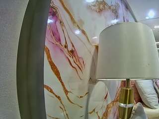 Acest model este live acum. voyeurcam-casa-salsa-bathtub-pov
