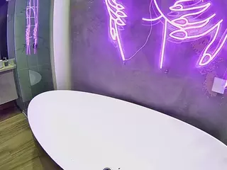 voyeurcam-casa-salsa-bathtub-pov's Live Sex Cam Show