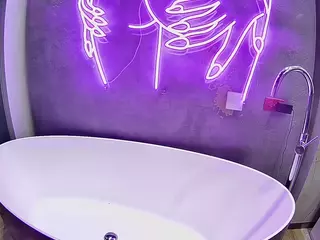 voyeurcam-casa-salsa-bathtub-pov's Live Sex Cam Show