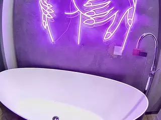 voyeurcam-casa-salsa-bathtub-pov's Live Sex Cam Show