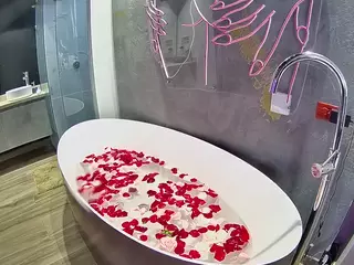 voyeurcam-casa-salsa-bathtub-pov's Live Sex Cam Show