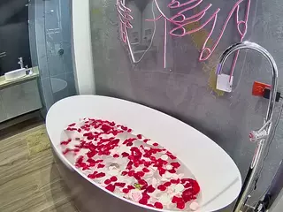 voyeurcam-casa-salsa-bathtub-pov's Live Sex Cam Show