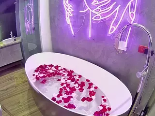 voyeurcam-casa-salsa-bathtub-pov's Live Sex Cam Show