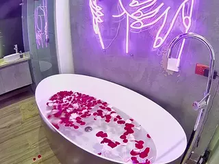 voyeurcam-casa-salsa-bathtub-pov's Live Sex Cam Show