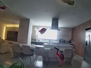 Questo modello è in diretta ora. voyeurcam-casa-salsa-fishtank