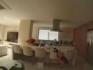 यह मॉडल अभी लाइव है. voyeurcam-casa-salsa-fishtank