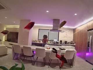 Model ini sedang live sekarang. voyeurcam-casa-salsa-fishtank