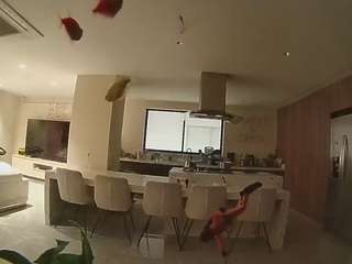 该模特正在直播。 voyeurcam-casa-salsa-fishtank