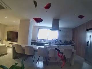 โมเดลนี้กำลังถ่ายทอดสดอยู่. voyeurcam-casa-salsa-fishtank