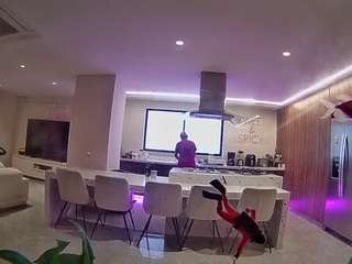 该模特正在直播。 voyeurcam-casa-salsa-fishtank