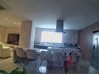 यह मॉडल अभी लाइव है. voyeurcam-casa-salsa-fishtank