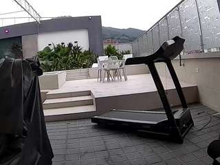 Acest model este live acum. voyeurcam-casa-salsa-gym-bike