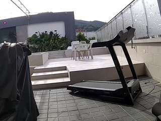 Este modelo está en vivo ahora. voyeurcam-casa-salsa-gym-bike
