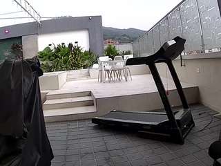 Este modelo está ao vivo agora. voyeurcam-casa-salsa-gym-bike