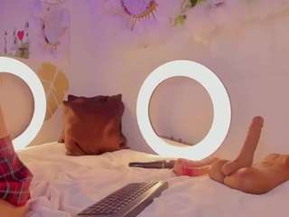 emmaduque's CamSoda show and profile