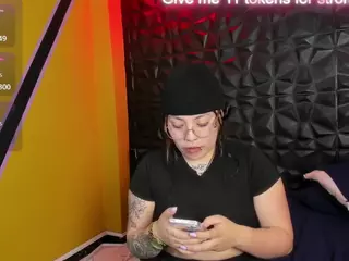 IssaReel's Live Sex Cam Show