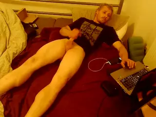 tomtech2323's Live Sex Cam Show