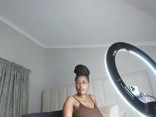 bustygoddess32 Live Webcam on CamSoda