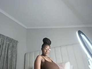 bustygoddess32 Live Webcam on CamSoda
