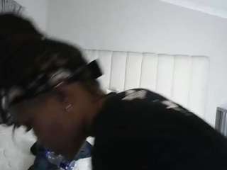 bustygoddess32 webcam