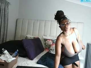 Bustygoddess32