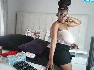 Bustygoddess32